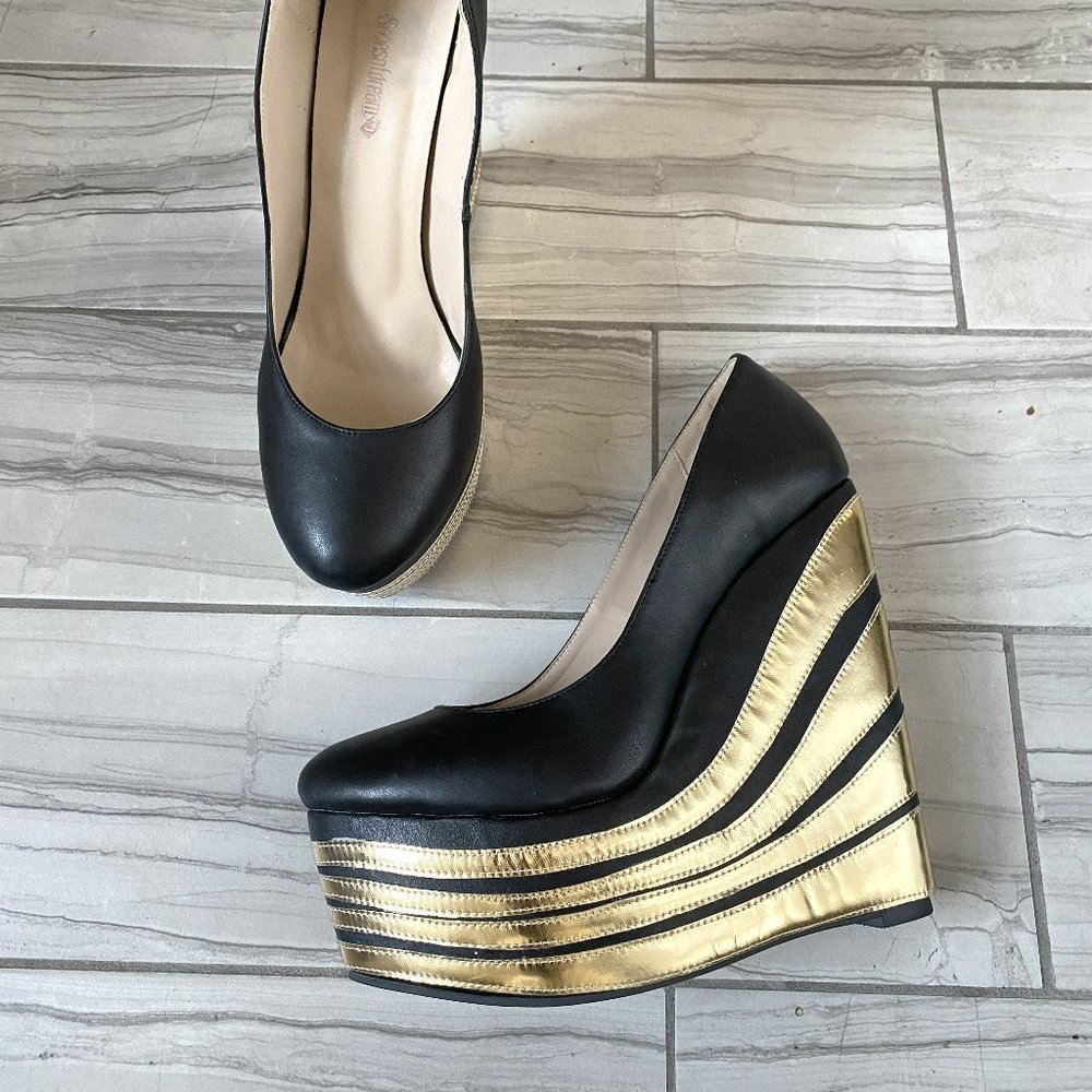 Shoes of Dream(s) - Gold & Black Platform Wedges